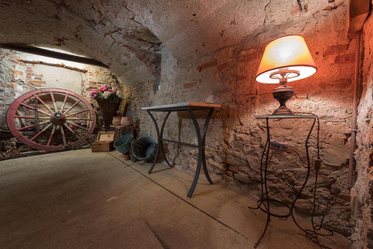 Le Case Di Angelina - Langhe Loft & Suites Farigliano Bagian luar foto